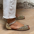 Flache Sandalen mit Knöchelband