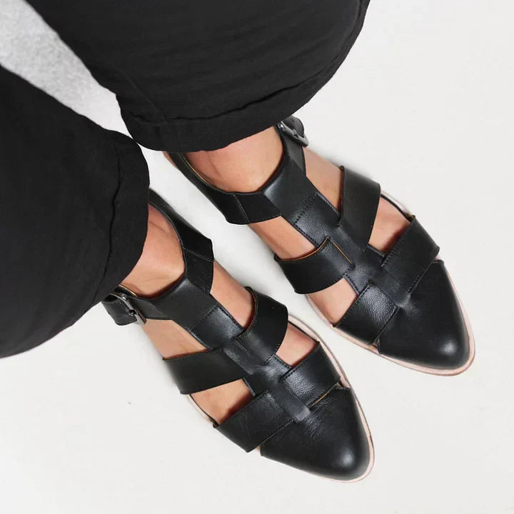 Geflochtene Sandalen mit Zehensteg