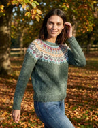 VEUGER MODEHOUS Yoke Pullover — Moosgrün Mehrfarbig