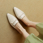 "Marloe Spitz zulaufende Leder-Mules" can be rewritten as "Marloe Elegante Spitz zulaufende Leder-Mules".