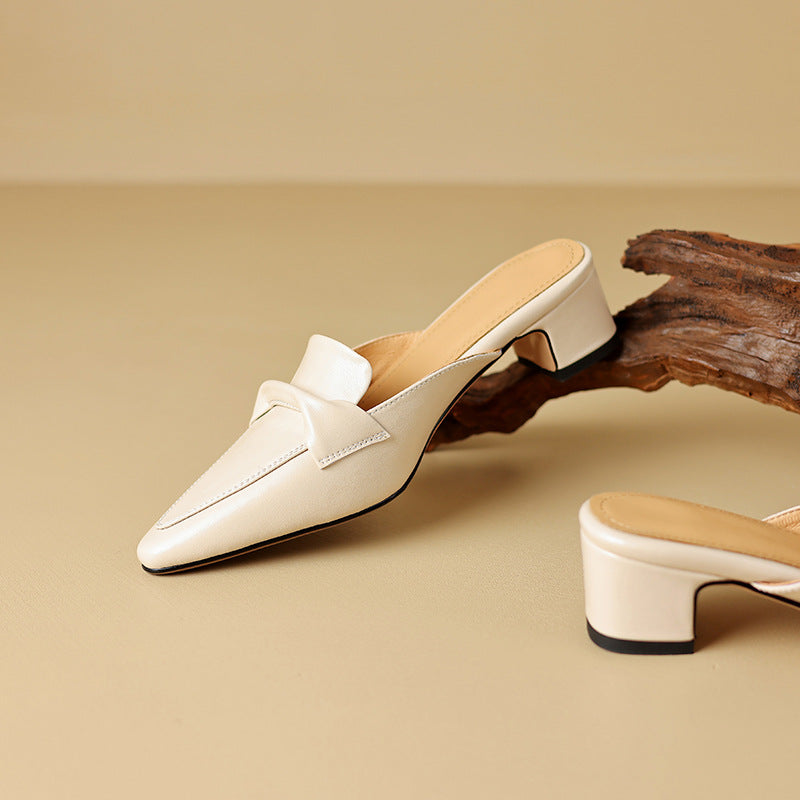 "Marloe Spitz zulaufende Leder-Mules" can be rewritten as "Marloe Elegante Spitz zulaufende Leder-Mules".