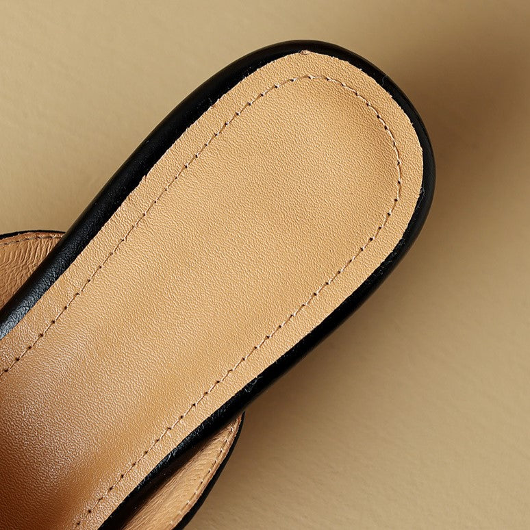 "Marloe Spitz zulaufende Leder-Mules" can be rewritten as "Marloe Elegante Spitz zulaufende Leder-Mules".