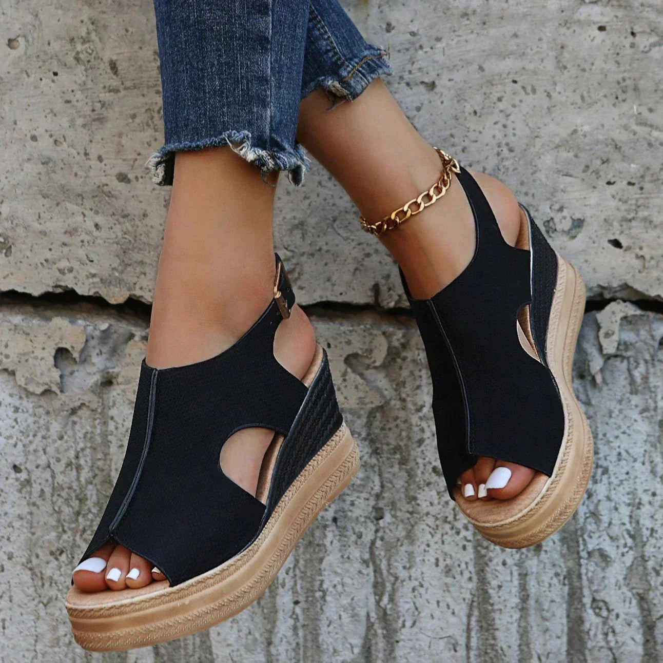 Maeve – Entspannte Keilsandalen
