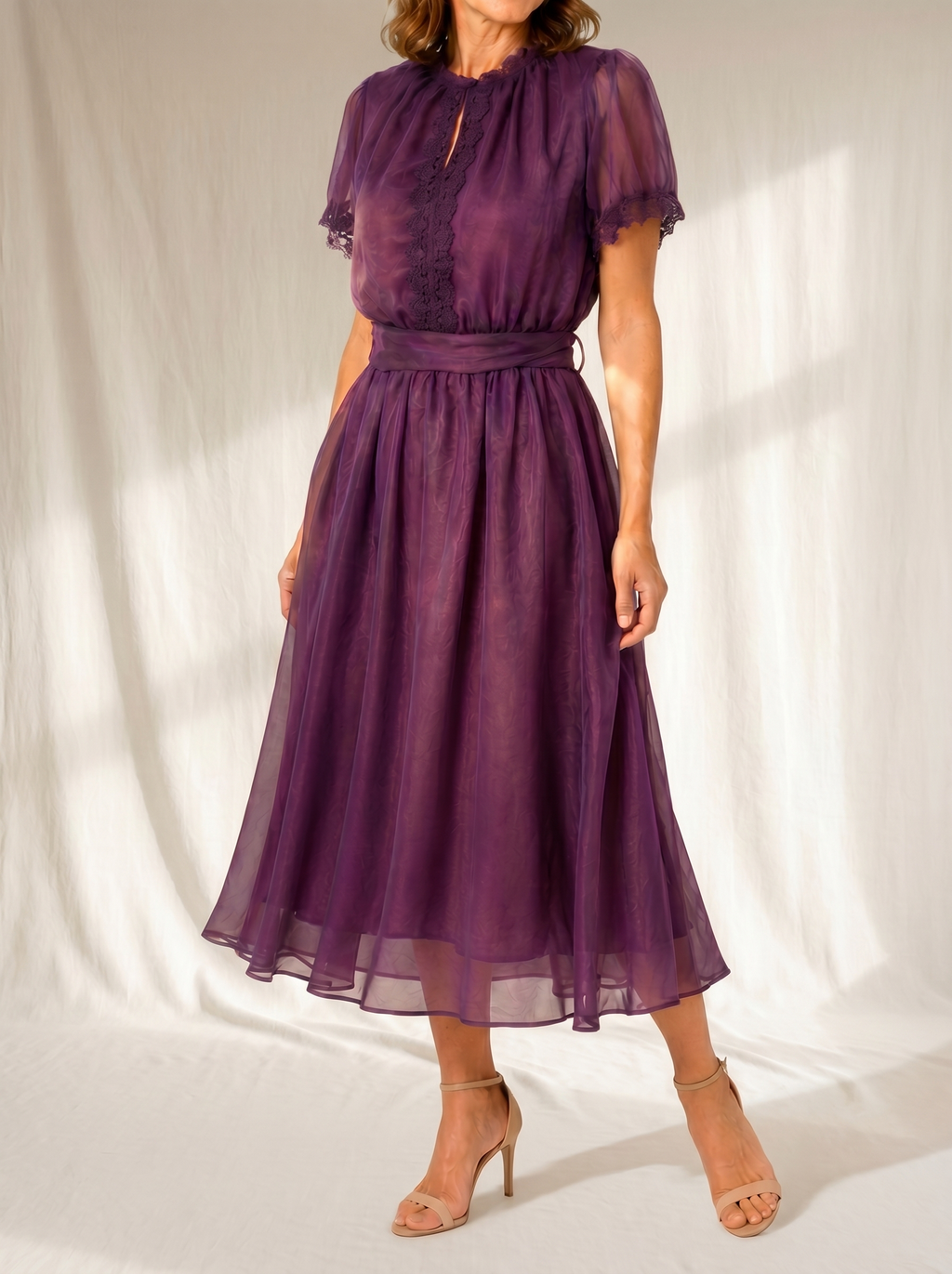 Flavia | Maxi Kleid mit Tropfen-Ausschnitt und Chiffon-Spitzenrand