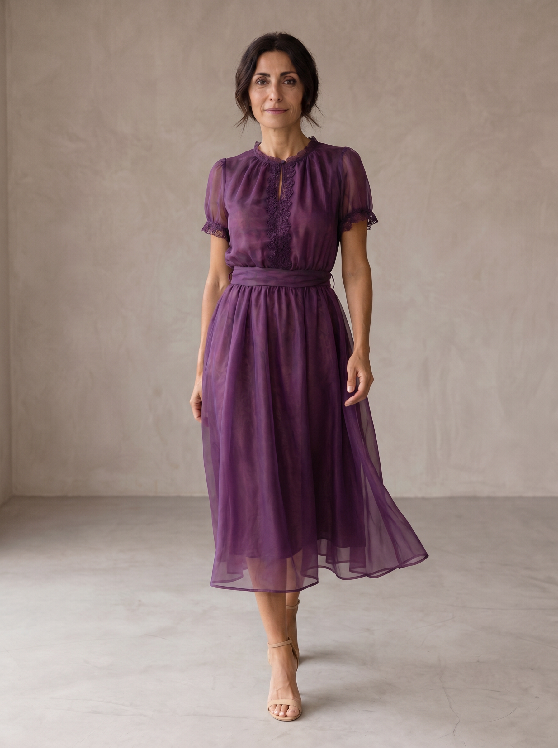Flavia | Maxi Kleid mit Tropfen-Ausschnitt und Chiffon-Spitzenrand