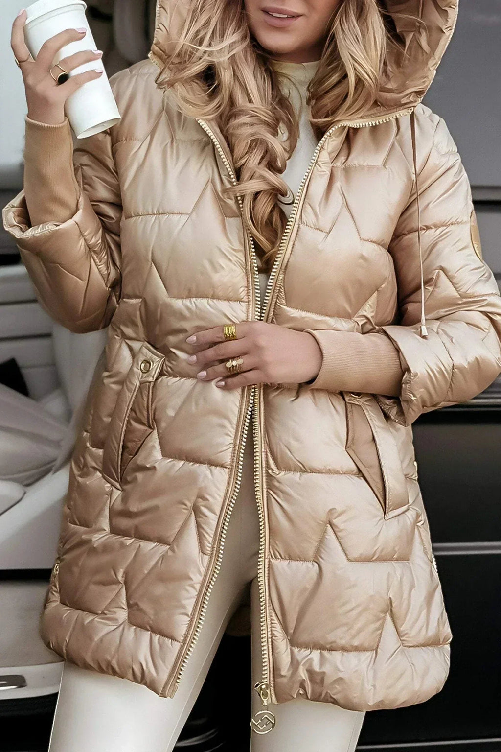 Nolwen | Stylischer Wintermantel mit Kapuze und Wattierung